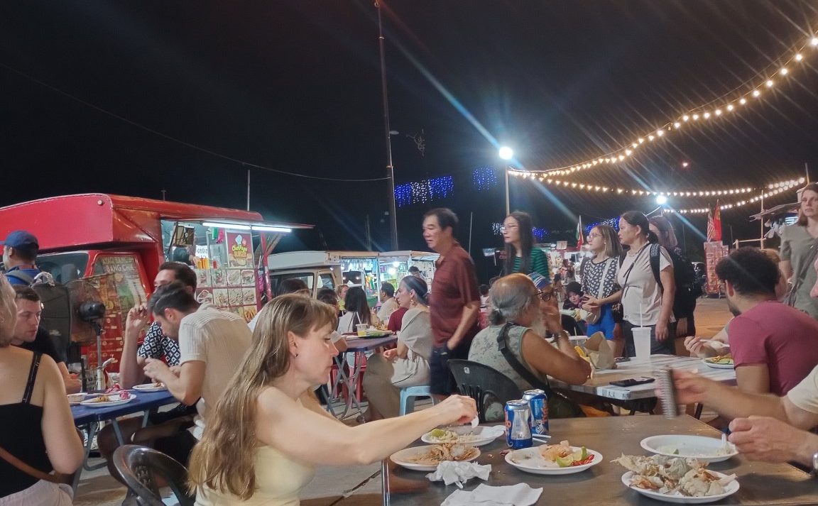 cenang beach food truck area
