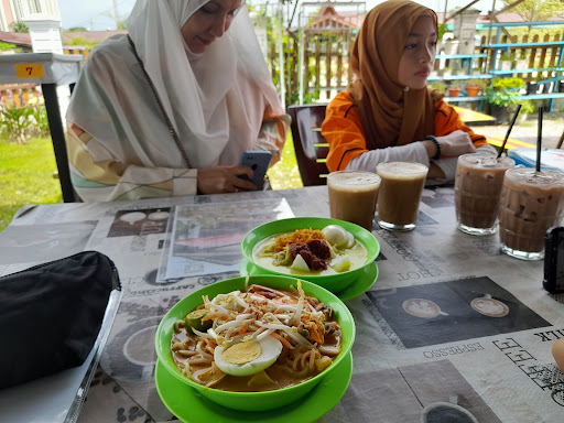 Garden Cafe by Iman Mutiara