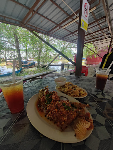 d' Tepian Sungai Restaurant, Teluk Intan, Perak.