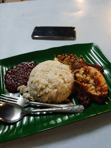 Nasi Kukus Ayam Berempah Roti Goreng( roti arab ) Nasi Kukus Ayam Berempah Roti Goreng( roti arab )