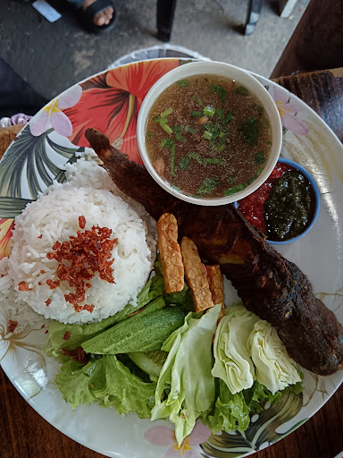 Cik su mi celup (Nasi ayam penyet) Cik su mi celup (Nasi ayam penyet)